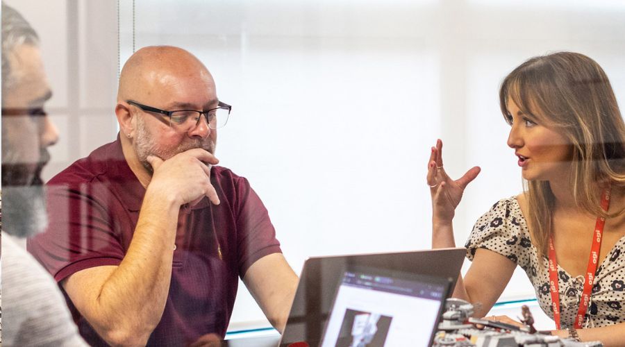 People discussing how to choose a VoIP provider 