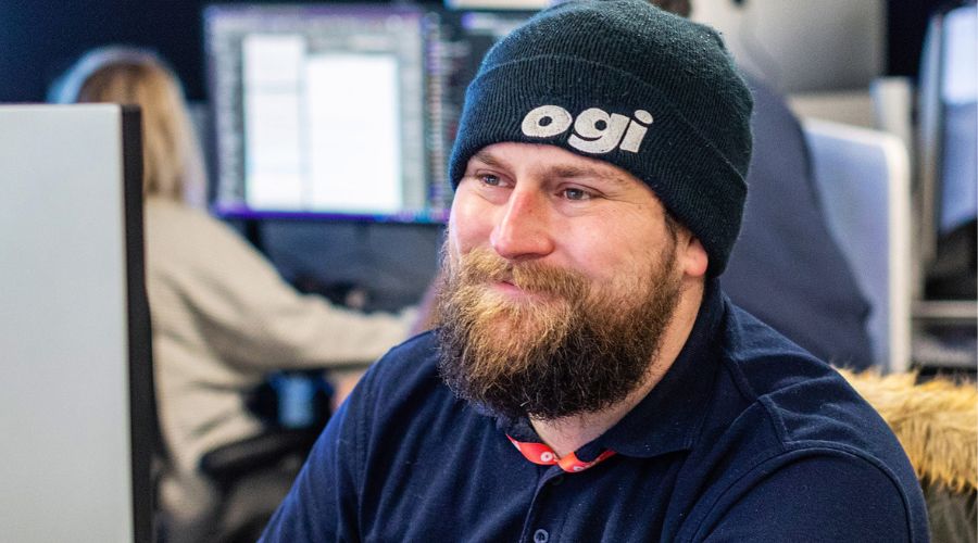 Ogi worker using Microsoft Copilot.